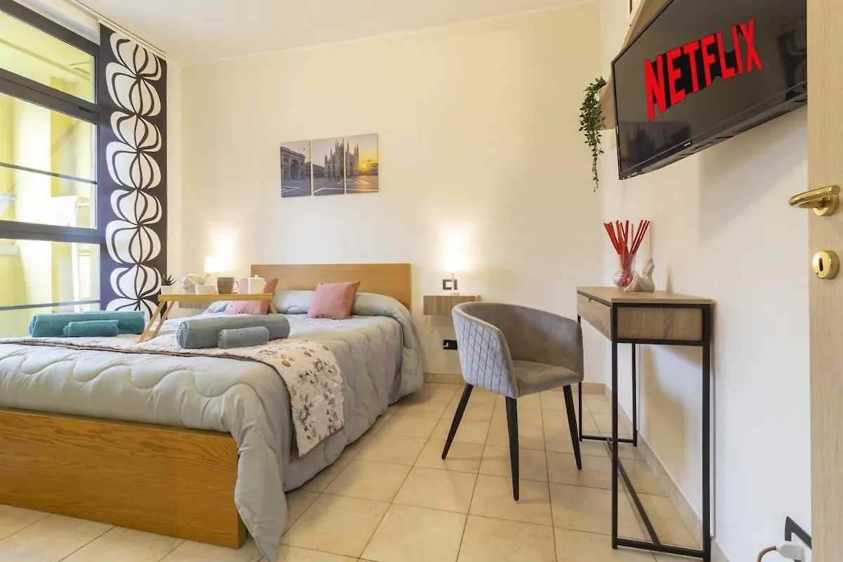 アパート Luxapartment - Park View - Patio - Parking ミラノ イタリア